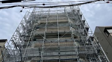 東京都目黒区　7階建て大規模修繕足場工事